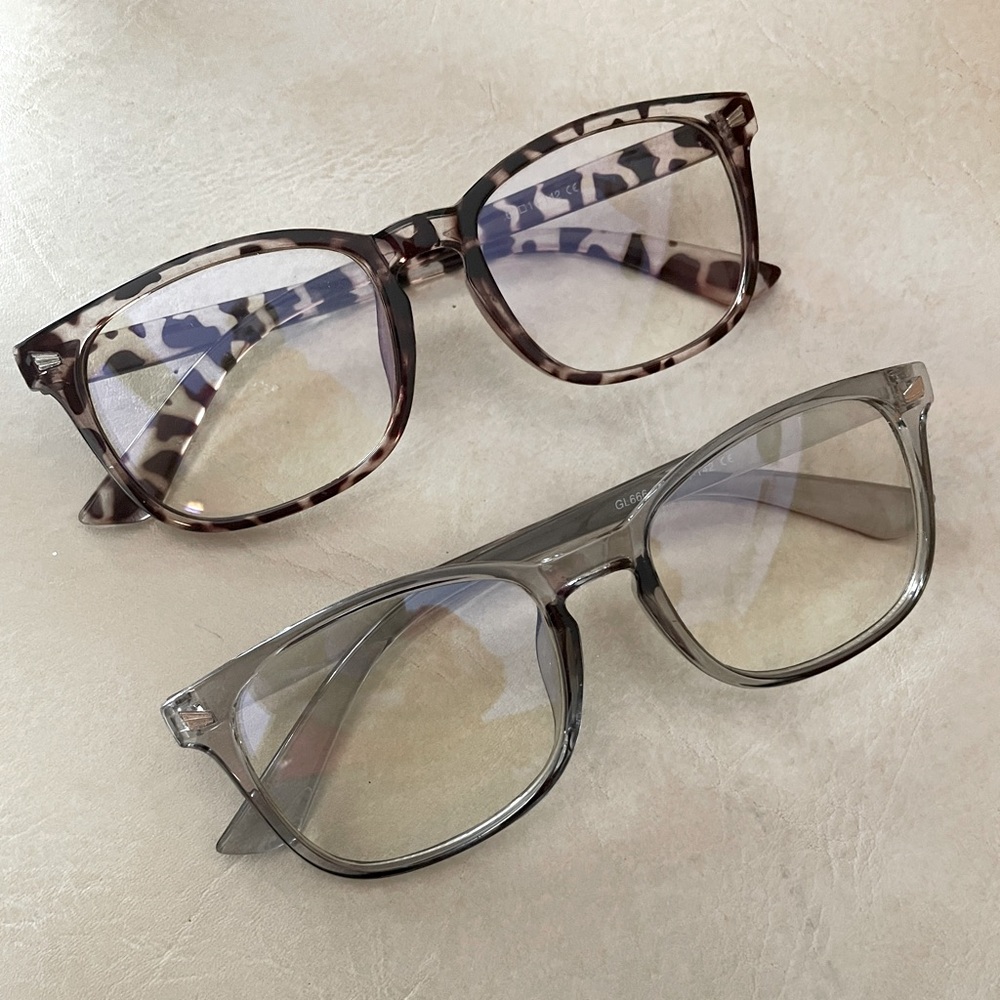 A pair of Classic blue light Glasses